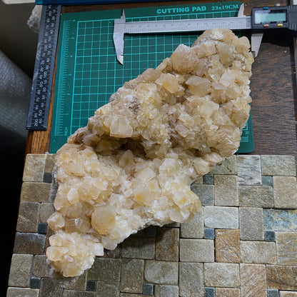 CALCITE CRYSTAL ASSEMBLAGE - TAFF'S WELL QUARRY, PENTYRCH, WALES 2650g MF4173