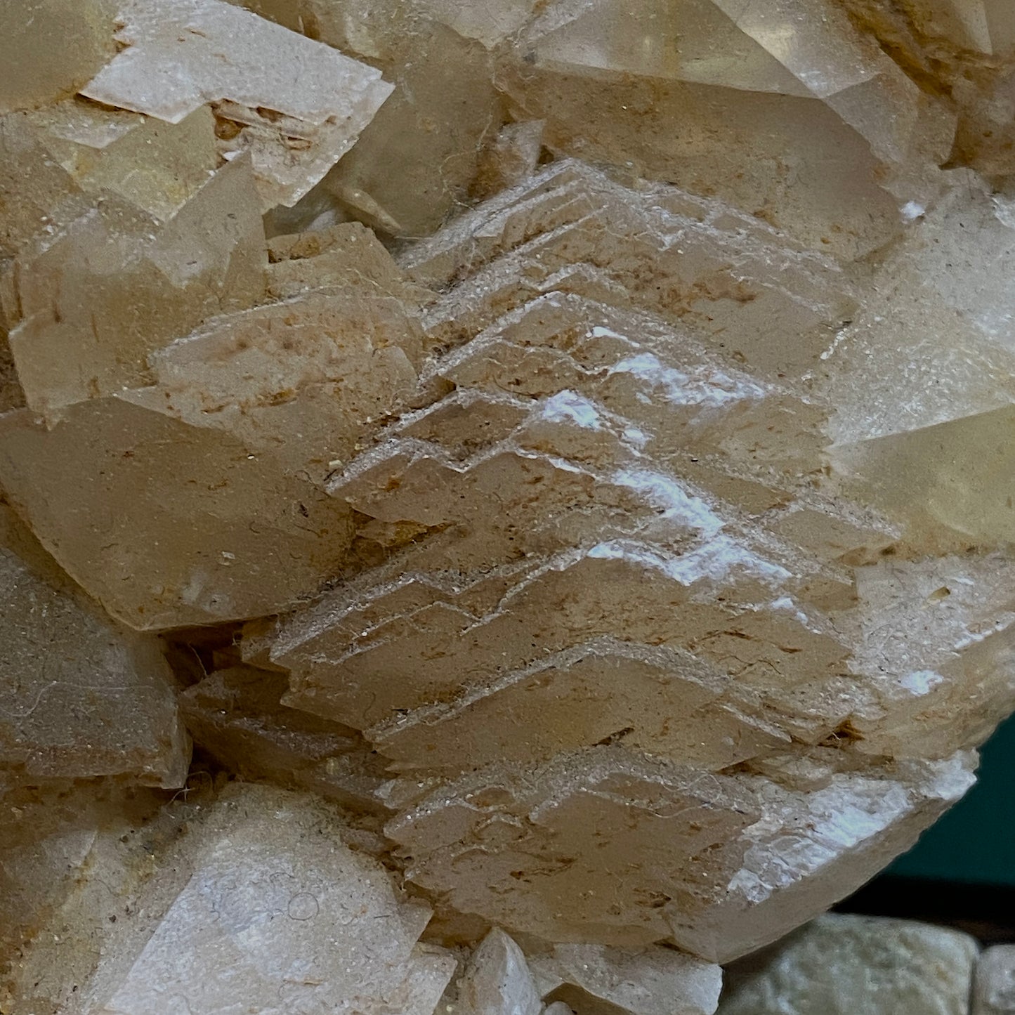 CALCITE CRYSTAL ASSEMBLAGE - TAFF'S WELL QUARRY, PENTYRCH, WALES 2650g MF4173