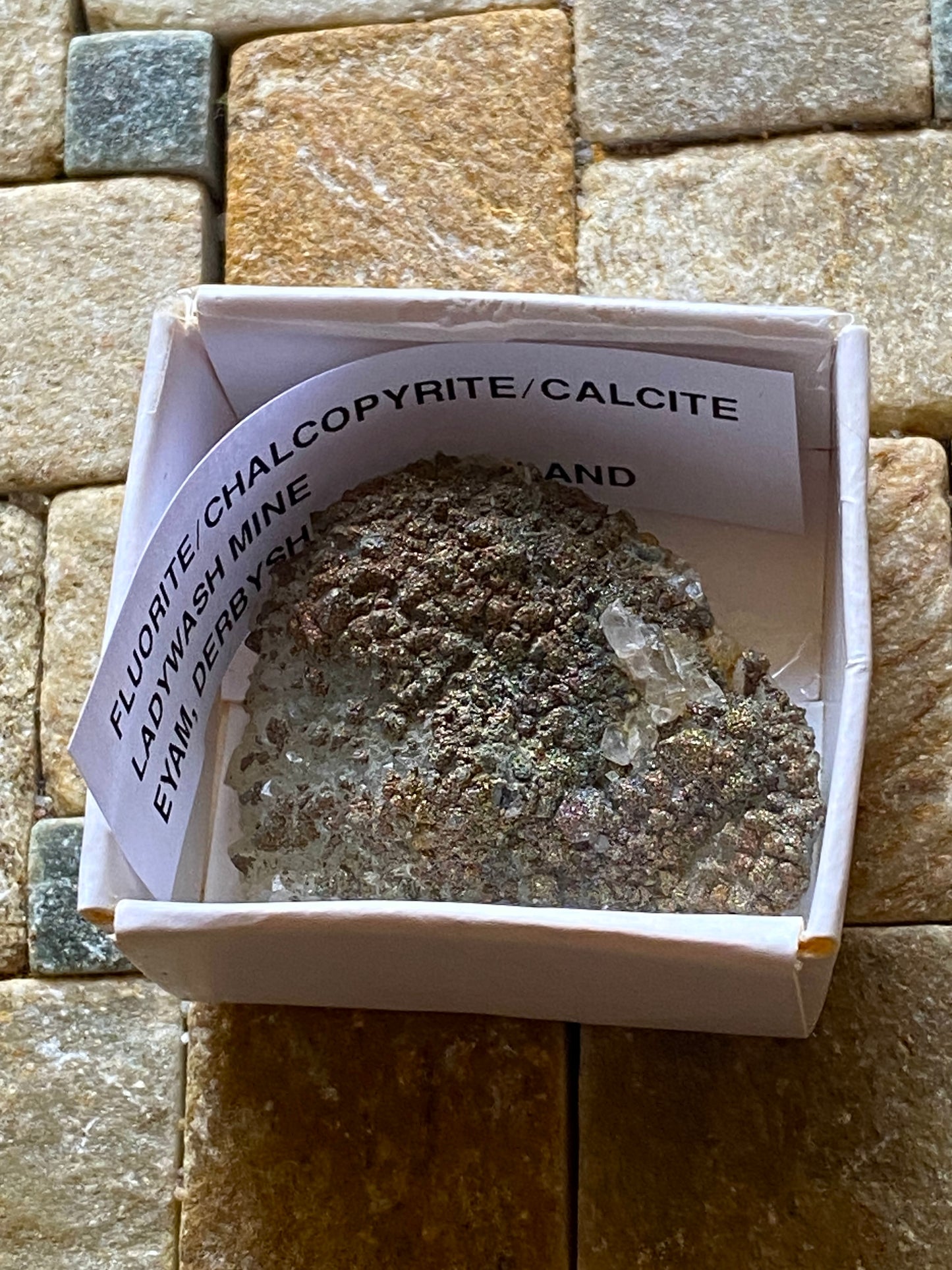 FLUORITE/CHALCOPYRITE/CALCITE : LADYWASH MINE, EYAM, DERBYSHIRE. 18g. MF5125