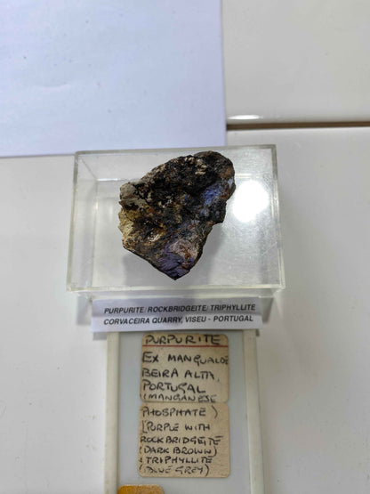 PURPURITE/ROCKBRIDGEITE/TRIPHYLLITE : CORVACEIRA QUARRY, PORTUGAL  18g. MF5127