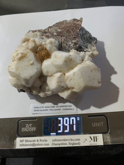 ANALCIME [ANALCITE] ON SERPENTINE : DEAN QUARRY, ST KEVERNE, THEB LIZAED, CORNWALL  397g MF5128