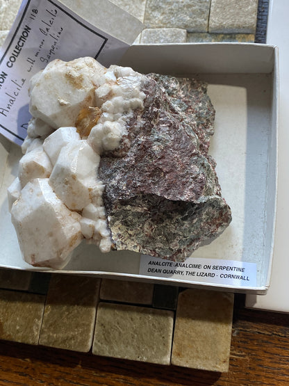 ANALCIME [ANALCITE] ON SERPENTINE : DEAN QUARRY, ST KEVERNE, THEB LIZAED, CORNWALL  397g MF5128
