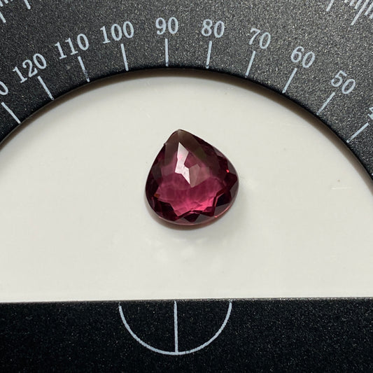 RHODOLITE GARNET GEMSTONE - UMBA VALLEY, TANZANIA. 2.11Ct  MFG5138