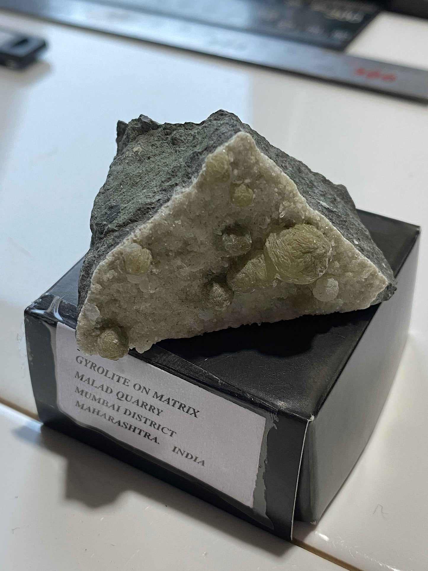 GYROLITE ON QUARTZ: MALAD QUARRY, MUMBA, MAHARASHTRA, INDIA  60g. MF5131