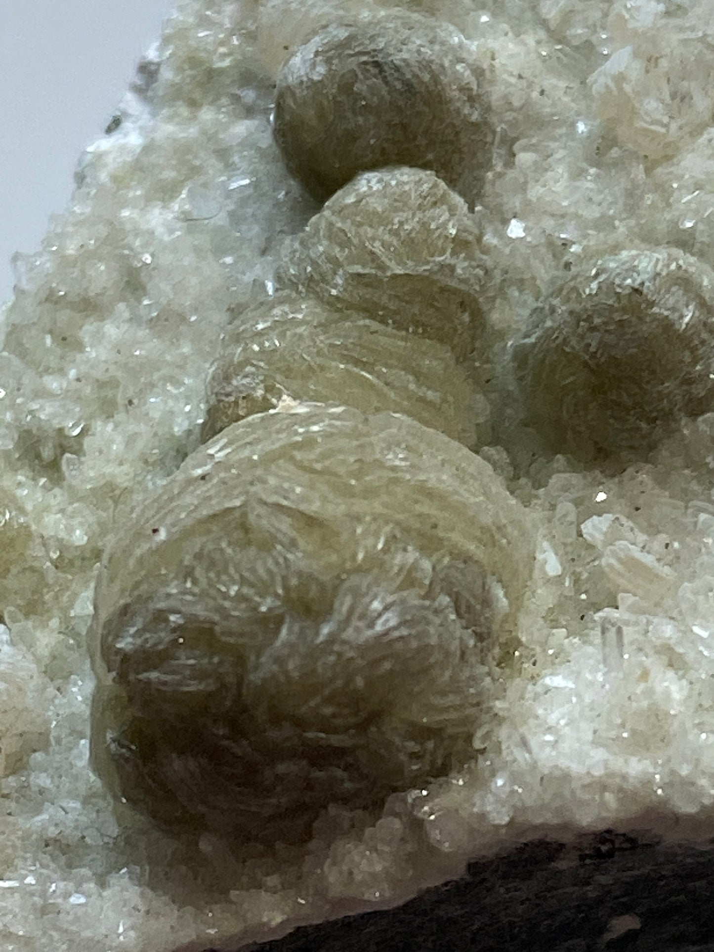 GYROLITE ON QUARTZ: MALAD QUARRY, MUMBA, MAHARASHTRA, INDIA  60g. MF5131