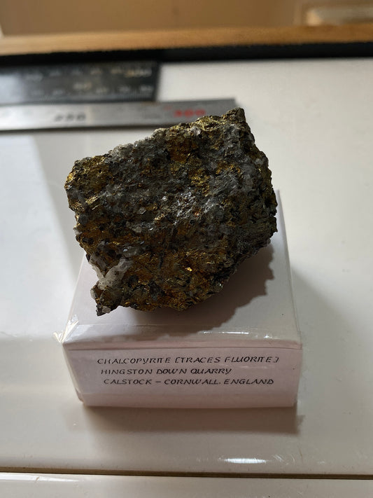 CHALCOPYRITE WITH TRACES FLUORITE : HINGSTON DOWN QUARRY, GUNNISLAKE, CORNWALL. 77g MF5134