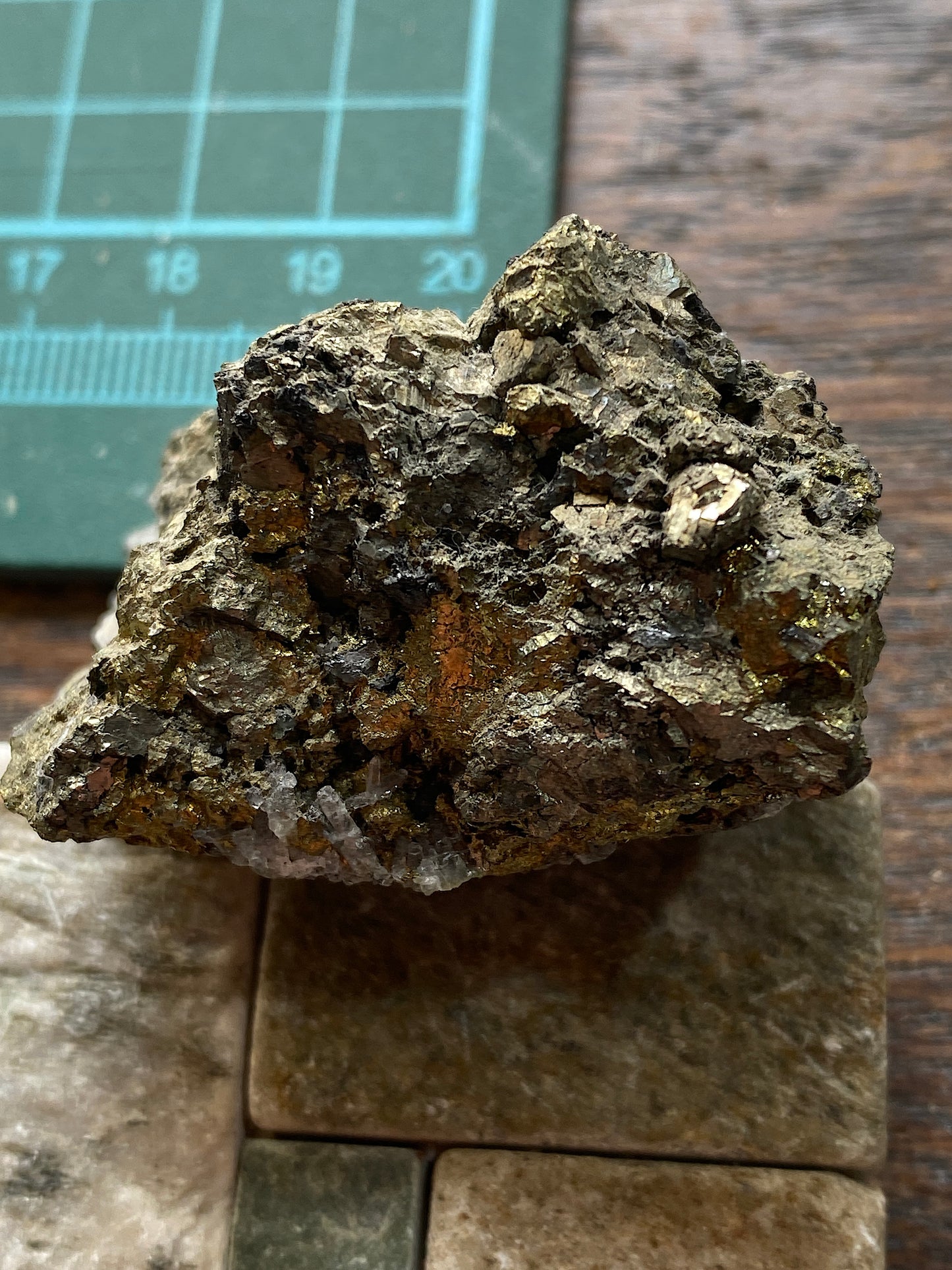 CHALCOPYRITE WITH TRACES FLUORITE : HINGSTON DOWN QUARRY, GUNNISLAKE, CORNWALL. 77g MF5134