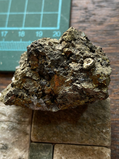 CHALCOPYRITE WITH TRACES FLUORITE : HINGSTON DOWN QUARRY, GUNNISLAKE, CORNWALL. 77g MF5134