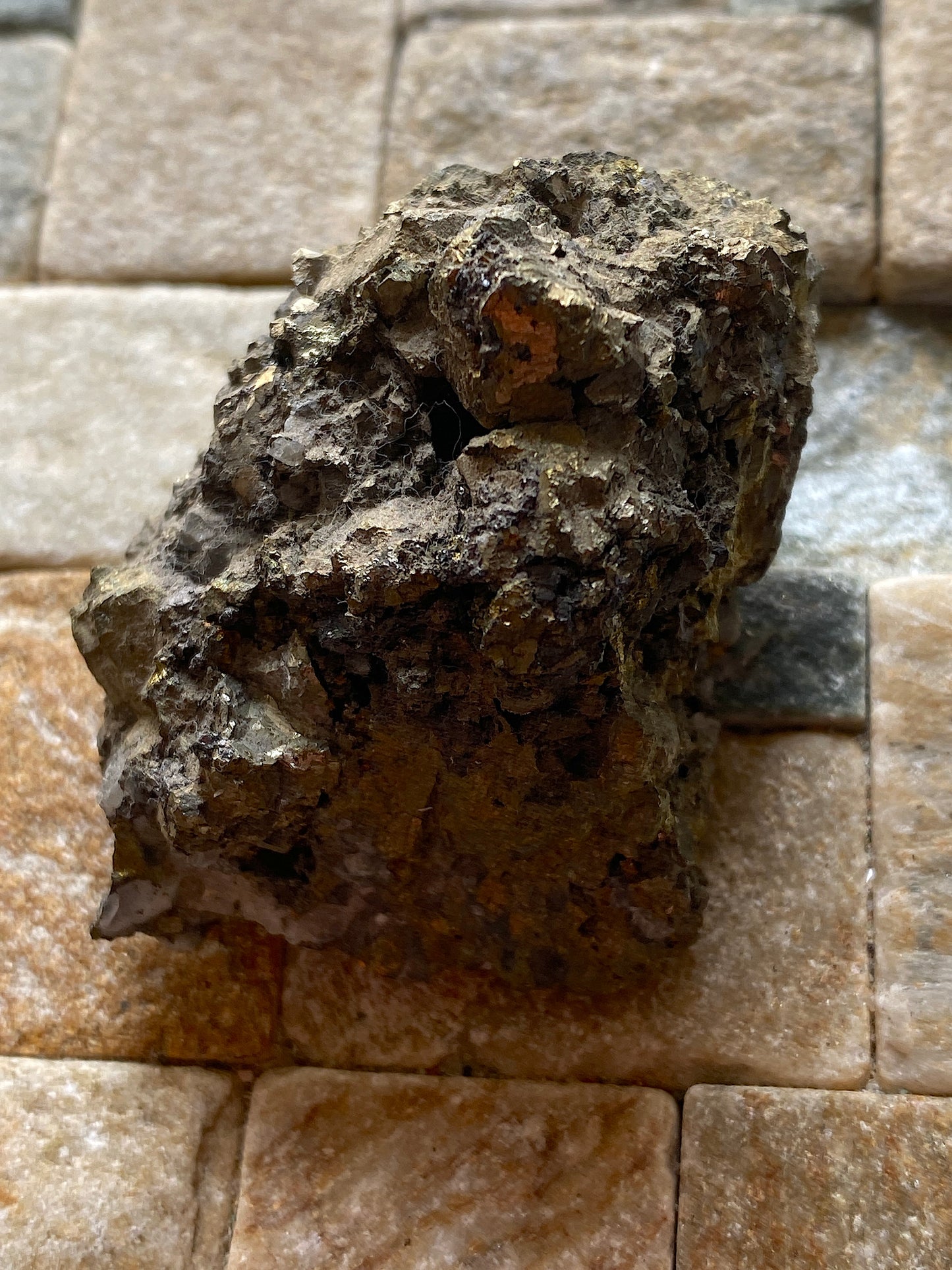 CHALCOPYRITE WITH TRACES FLUORITE : HINGSTON DOWN QUARRY, GUNNISLAKE, CORNWALL. 77g MF5134