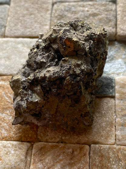 CHALCOPYRITE WITH TRACES FLUORITE : HINGSTON DOWN QUARRY, GUNNISLAKE, CORNWALL. 77g MF5134