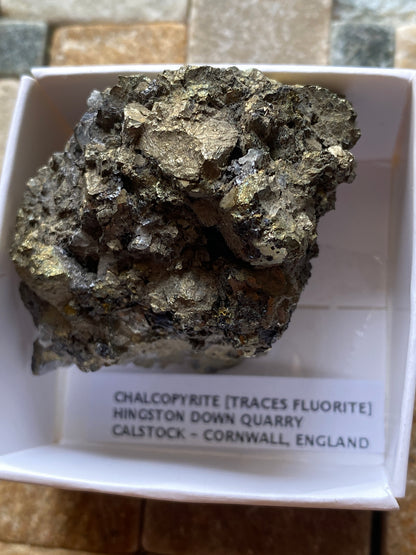 CHALCOPYRITE WITH TRACES FLUORITE : HINGSTON DOWN QUARRY, GUNNISLAKE, CORNWALL. 77g MF5134