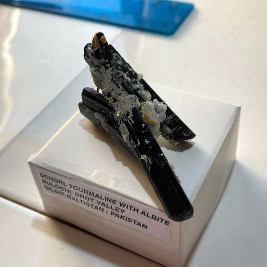 SCHORL TOURMALINE [ETC] : BULOCHI, DROT VALLEY, GILGIT-BALTISTAN - PAKISTAN 15g MF4509