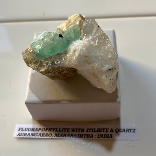FLUORAPOPHYLLITE/STILBITE/QUARTZ : AURANGABAO, MAHARASHTRA, INDIA  24g MF4510