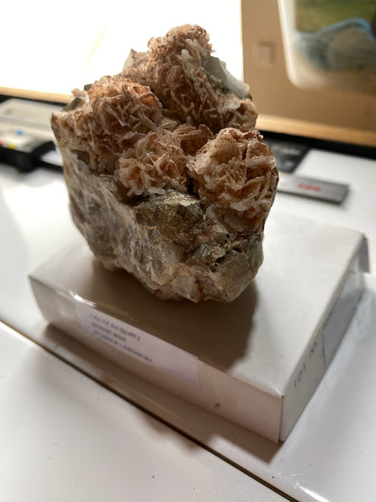 CALCITE SOUGHT AFTER SPECIMEN FROM GEEVOR MINE, PENDEEN, CORNWALL 461g MF5138