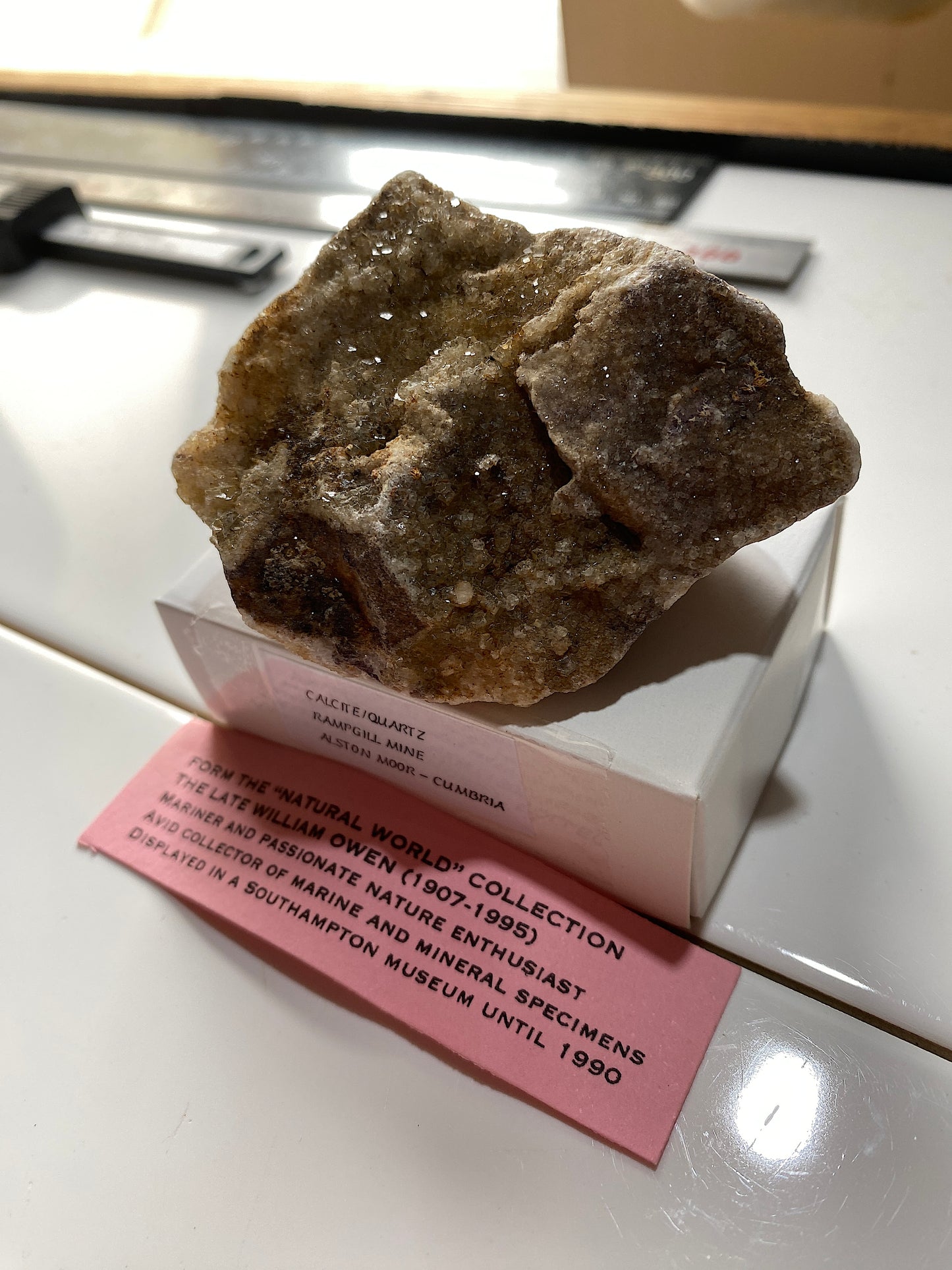 CALCITE ON QUARTZ : RAMPGILL MINE, NENTHEAD, ALSTON MOOR, CUMBRIA. 148g MF5139