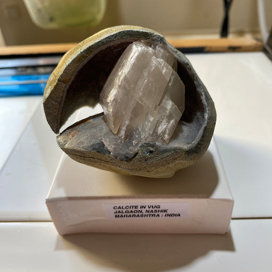 CALCITE IN VUG UNUSUAL SPECIMEN FROM JALGAON, MAHARASHTRA, INDIA 193g MF4511