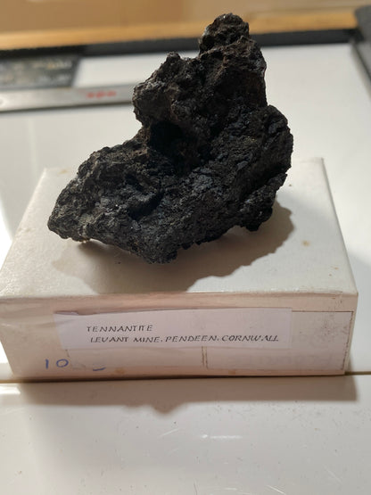TENNANTITE : LEVANT MINE, PENDEEN, CORNWALL. 98g MF5142