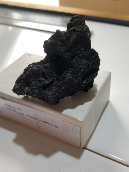TENNANTITE : LEVANT MINE, PENDEEN, CORNWALL. 98g MF5142