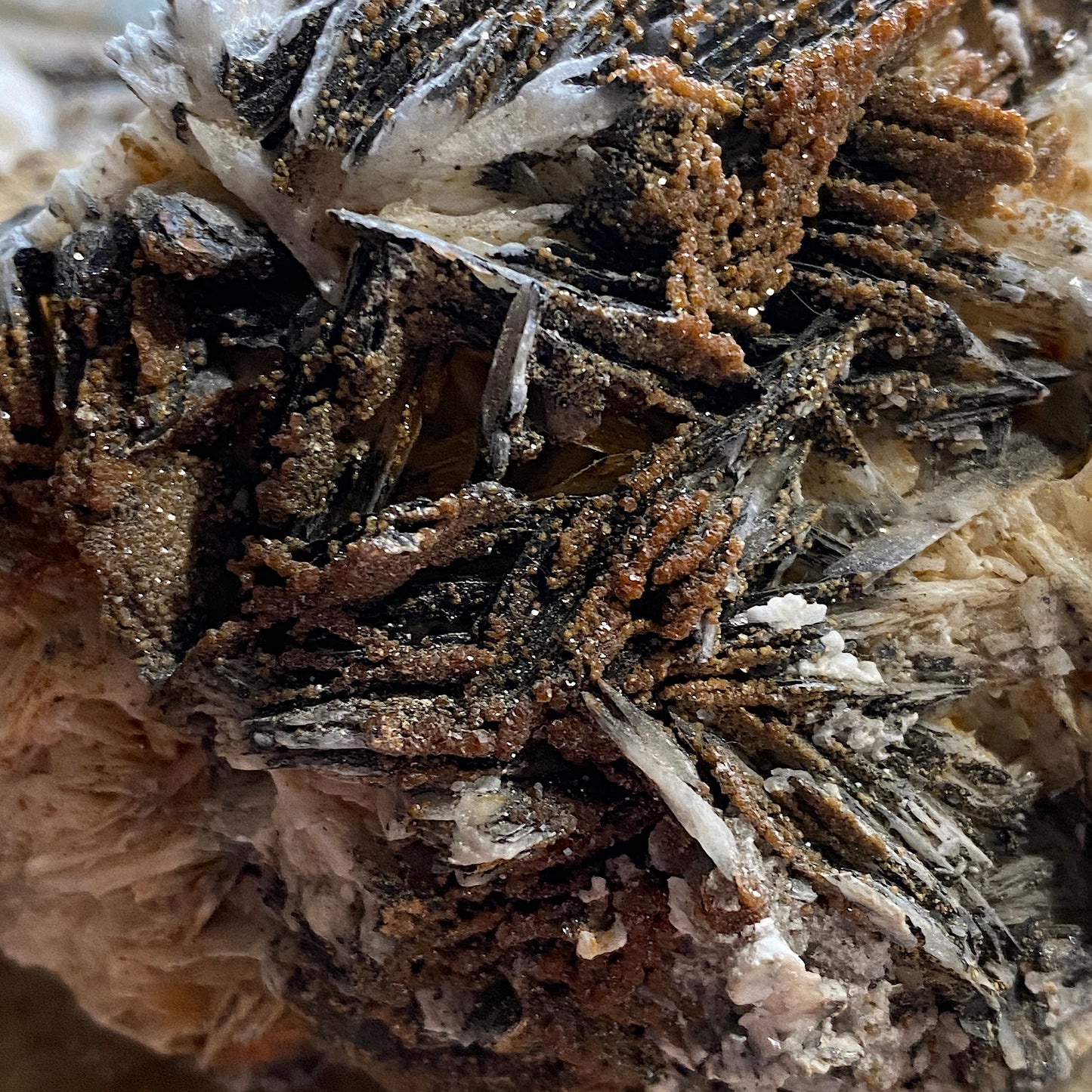 BARYTE WITH VANADINITE : MIBLADEN MINING DISTRICT, MOROCCO - 655g MF4514