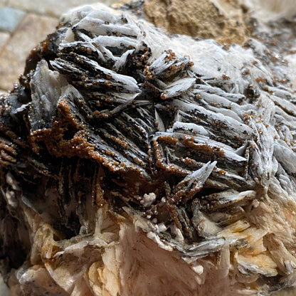 BARYTE WITH VANADINITE : MIBLADEN MINING DISTRICT, MOROCCO - 655g MF4514
