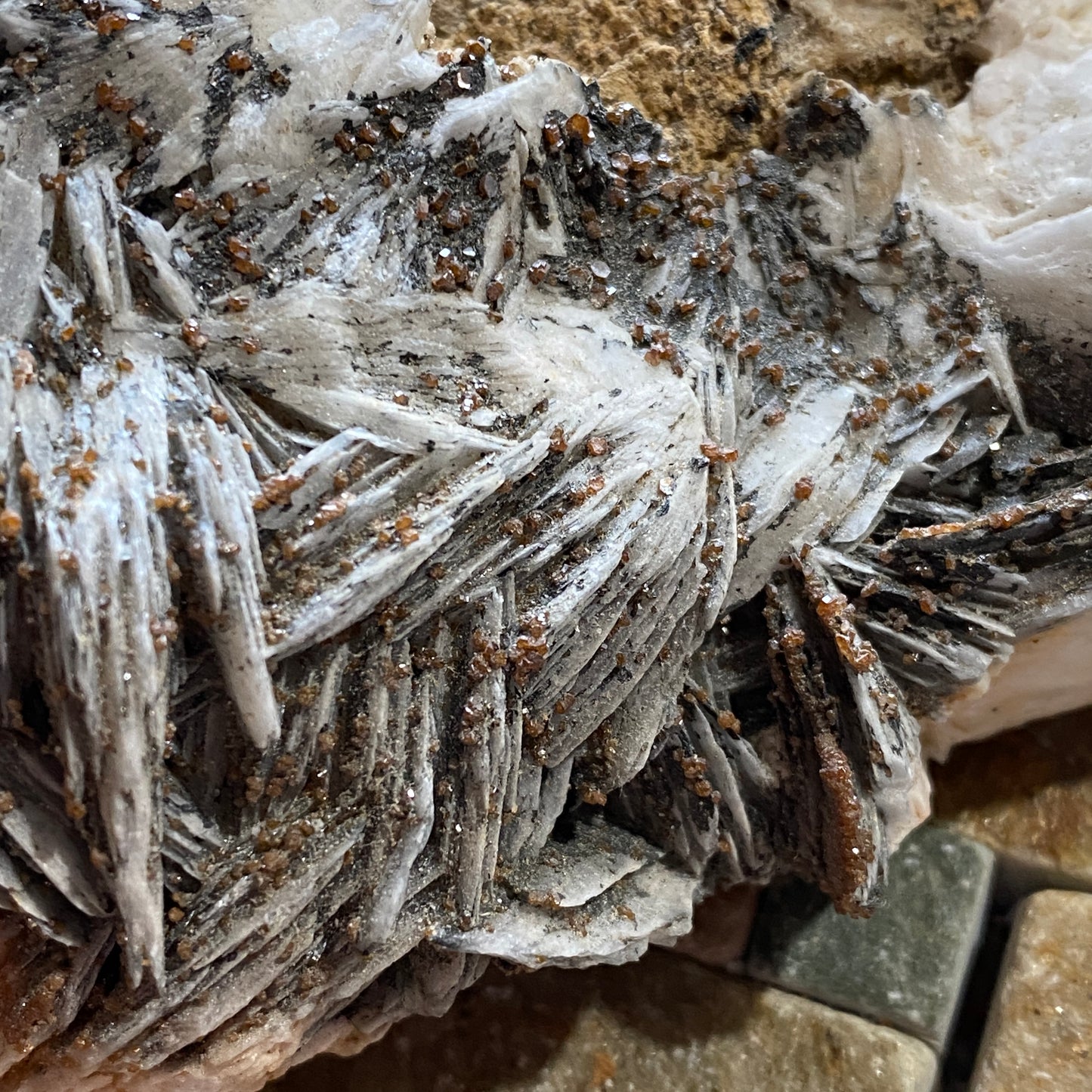 BARYTE WITH VANADINITE : MIBLADEN MINING DISTRICT, MOROCCO - 655g MF4514