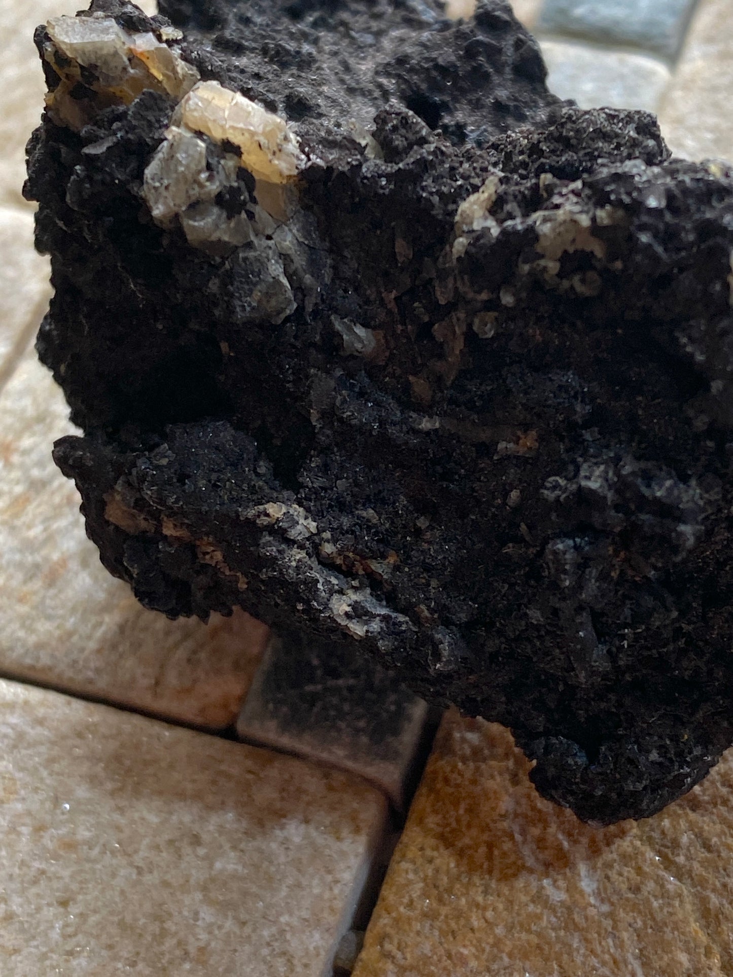 TENNANTITE : LEVANT MINE, PENDEEN, CORNWALL. 98g MF5142