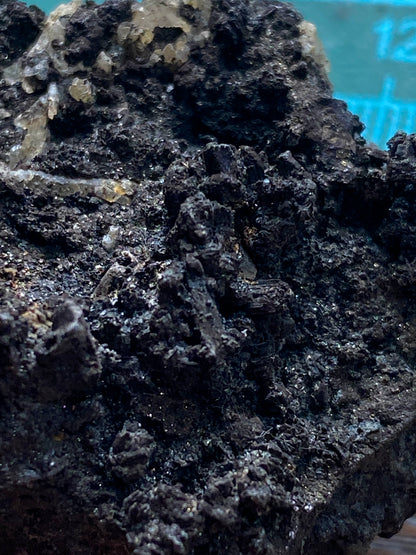 TENNANTITE : LEVANT MINE, PENDEEN, CORNWALL. 98g MF5142