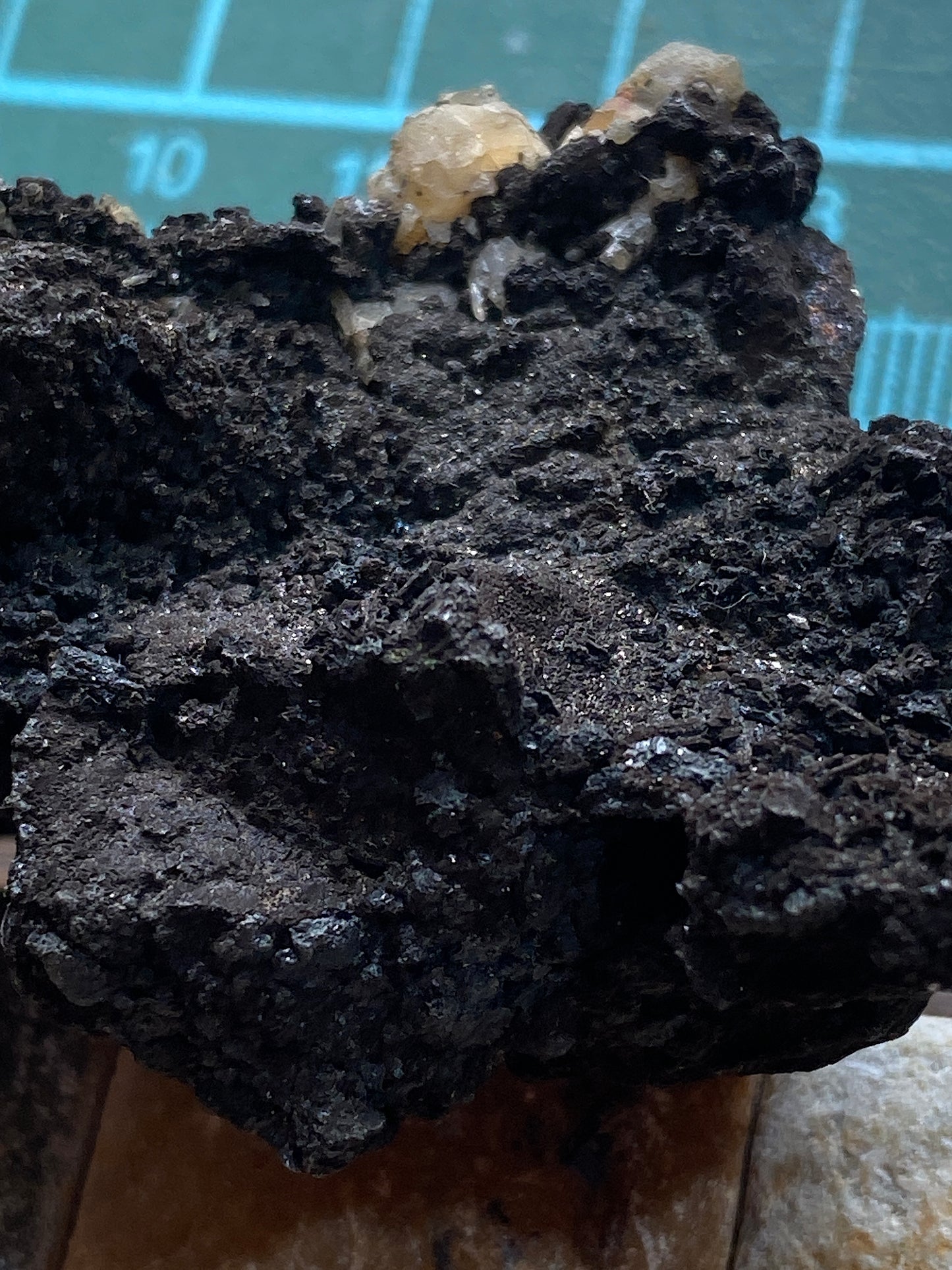 TENNANTITE : LEVANT MINE, PENDEEN, CORNWALL. 98g MF5142