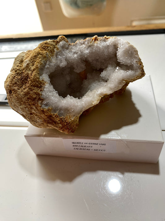 QUARTZ IN GEODE VUG : OJO CALIENTE, ZACATECAS, MEXICO  270g. MF5143