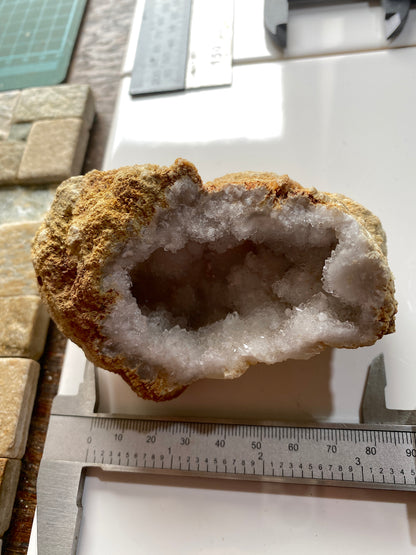 QUARTZ IN GEODE VUG : OJO CALIENTE, ZACATECAS, MEXICO  270g. MF5143
