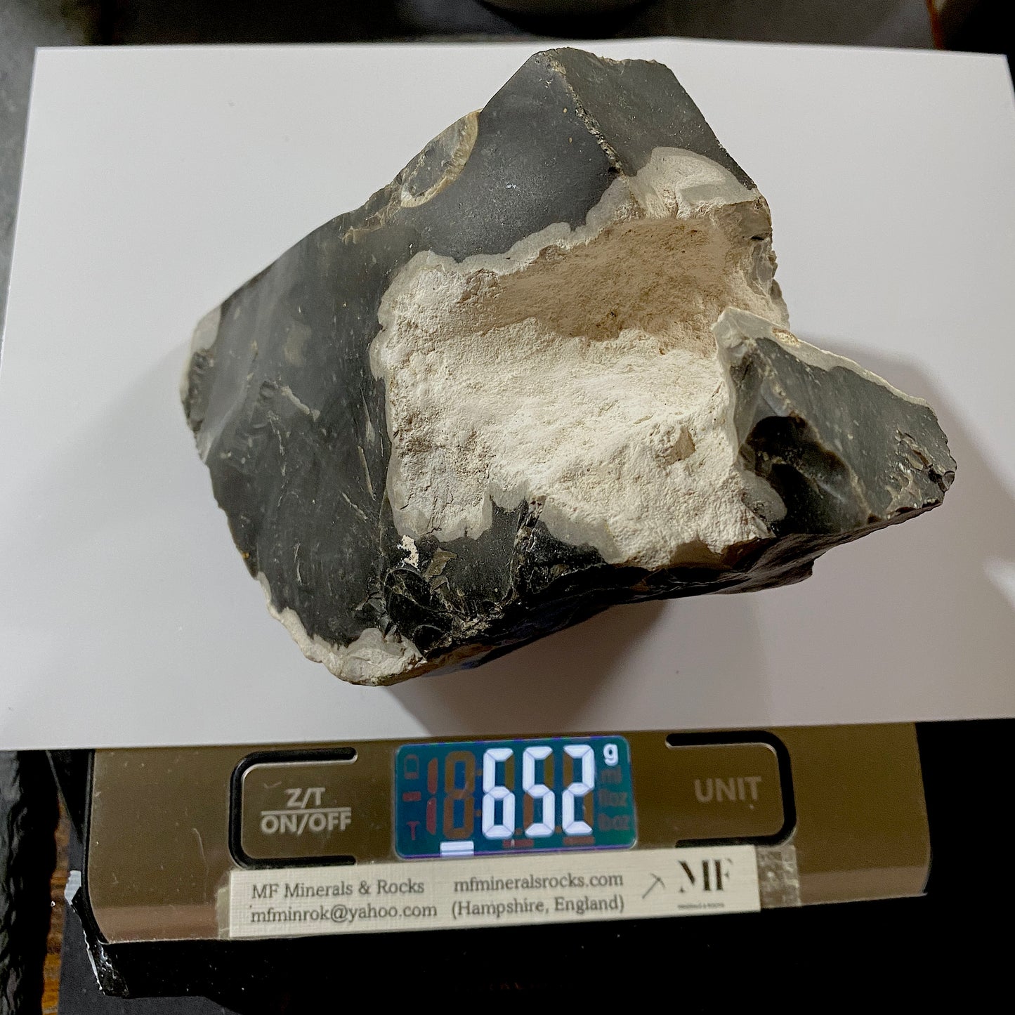 BLACK FLINT WITH CHALK : LARCH COPSE CHALK MINE, YATTENDON, BERKSHIRE, ENGLAND 652gm MF4516