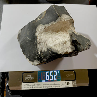 BLACK FLINT WITH CHALK : LARCH COPSE CHALK MINE, YATTENDON, BERKSHIRE, ENGLAND 652gm MF4516