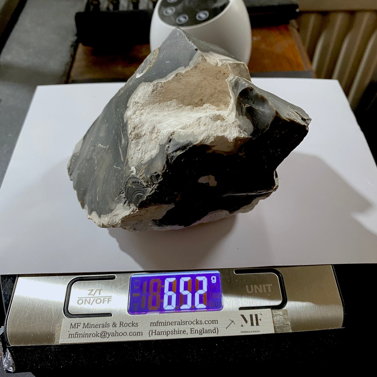 BLACK FLINT WITH CHALK : LARCH COPSE CHALK MINE, YATTENDON, BERKSHIRE, ENGLAND 652gm MF4516