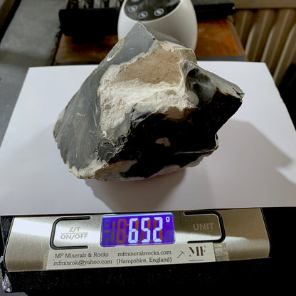 BLACK FLINT WITH CHALK : LARCH COPSE CHALK MINE, YATTENDON, BERKSHIRE, ENGLAND 652gm MF4516