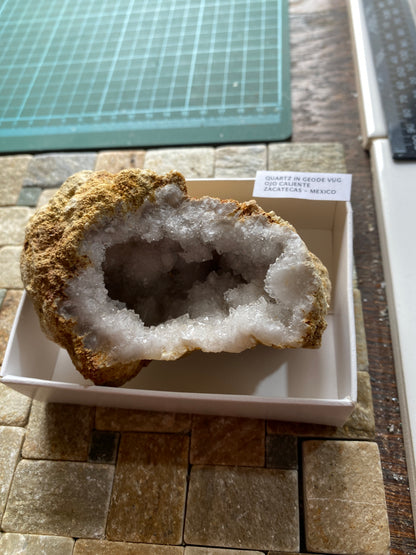 QUARTZ IN GEODE VUG : OJO CALIENTE, ZACATECAS, MEXICO  270g. MF5143