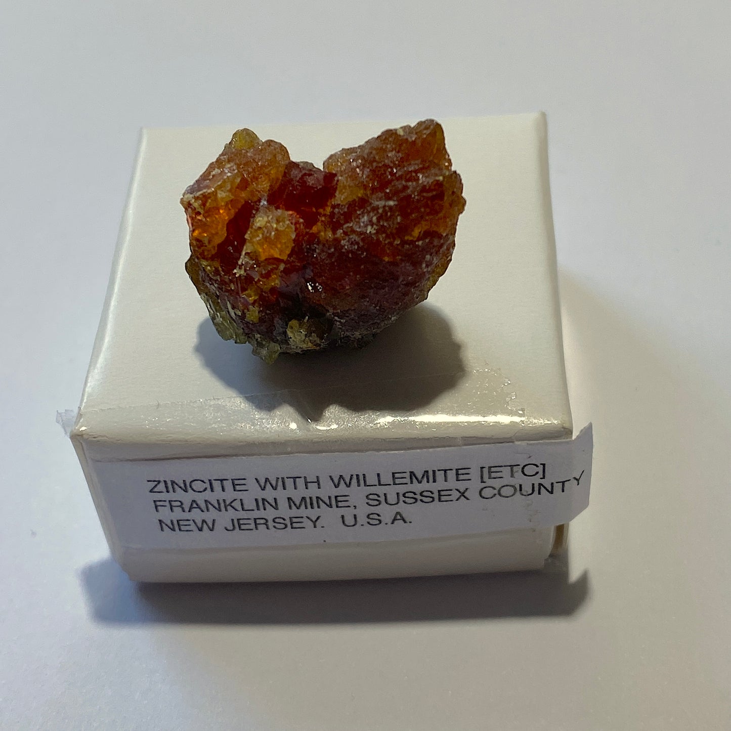 ZINCITE WITH WILLEMITE [ETC] - FRANKLIN MINE, NEW JERSEY, U.S.A. 15g MF4179