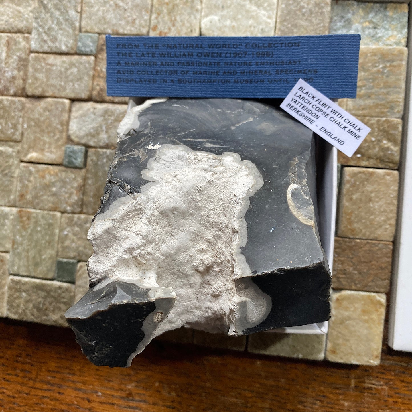 BLACK FLINT WITH CHALK : LARCH COPSE CHALK MINE, YATTENDON, BERKSHIRE, ENGLAND 652gm MF4516