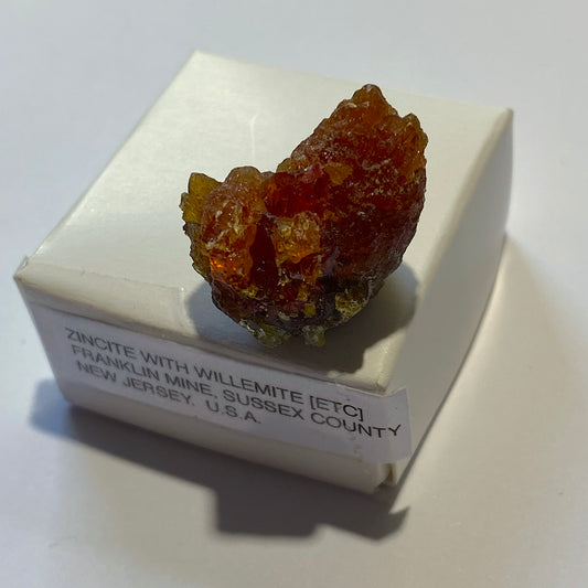 ZINCITE WITH WILLEMITE [ETC] - FRANKLIN MINE, NEW JERSEY, U.S.A. 15g MF4179