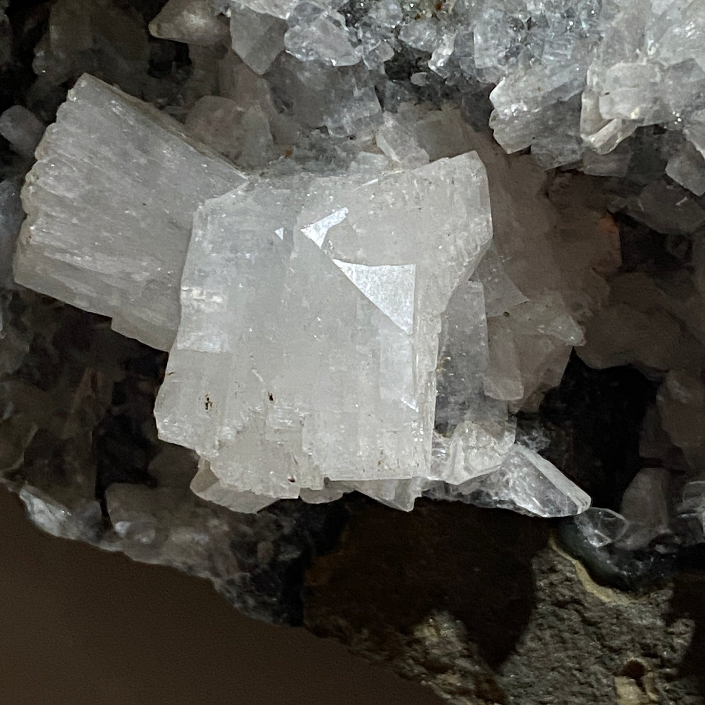 NATROLITE ON MATRIX - POUDRETTE QUARRY, MONT SAINT-HILAIRE, QUEBEC, CANADA 780g MF4517