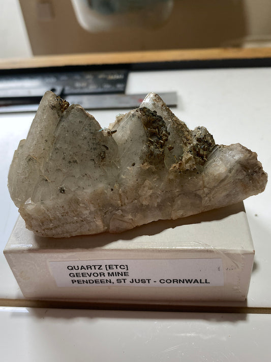 QUARTZ [ETC] : GEEVOR MINE, PENDEEN, ST JUST, CORNWALL, ENGLAND. 137g. MF5148