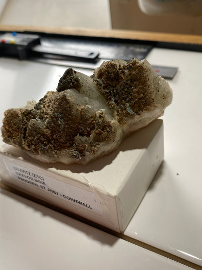 QUARTZ [ETC] : GEEVOR MINE, PENDEEN, ST JUST, CORNWALL, ENGLAND. 137g. MF5148