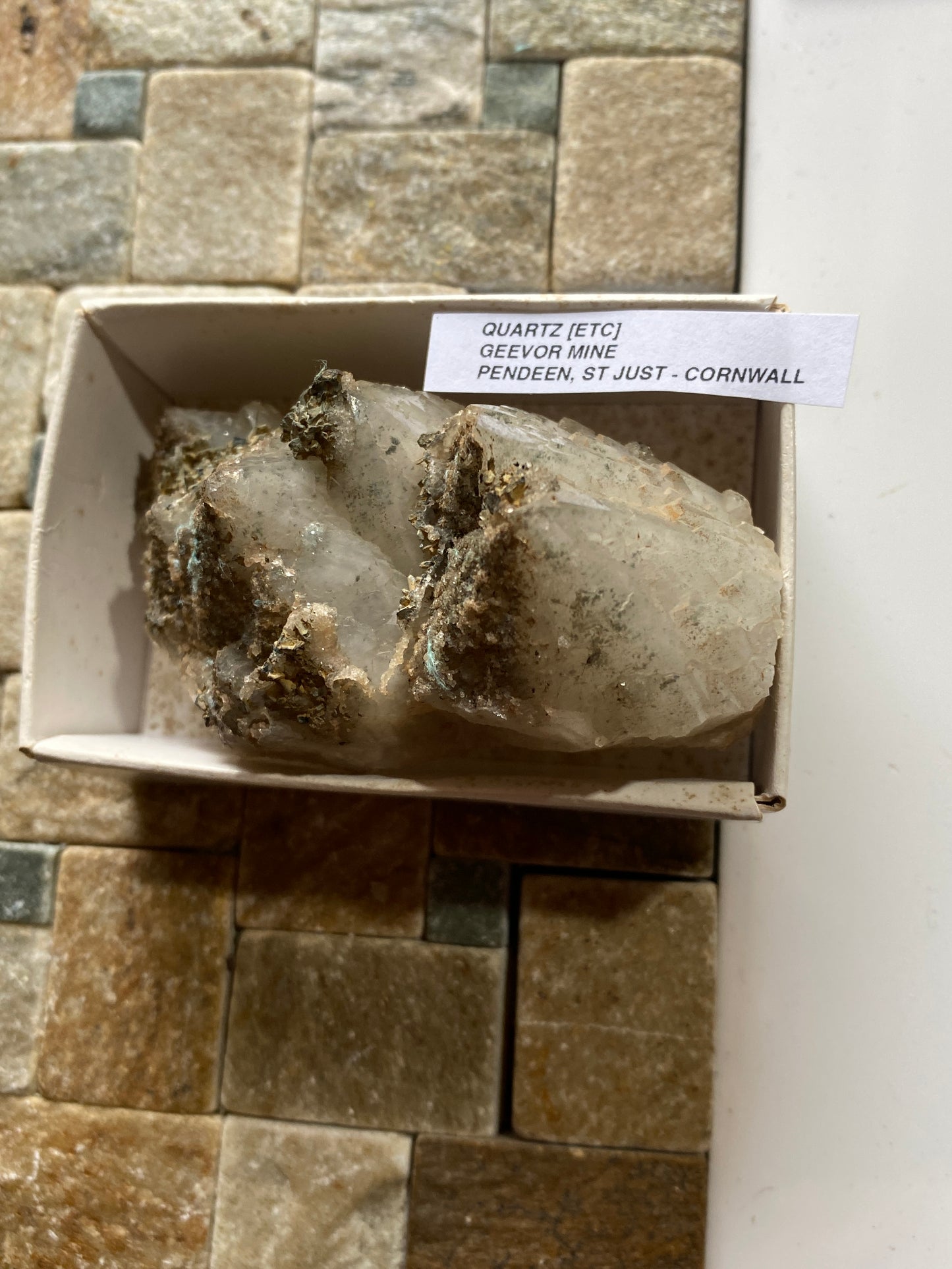 QUARTZ [ETC] : GEEVOR MINE, PENDEEN, ST JUST, CORNWALL, ENGLAND. 137g. MF5148