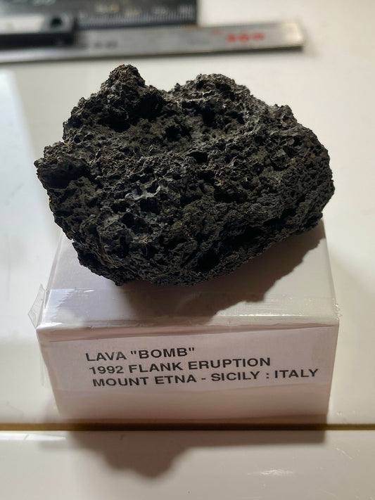 LAVA "BOMB" : 1992 MT ETNA FLANK ERUPTION, SICILY, ITALY   27g MF5149