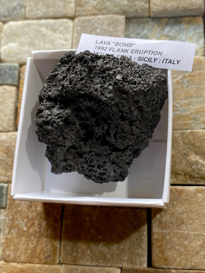 LAVA "BOMB" : 1992 MT ETNA FLANK ERUPTION, SICILY, ITALY   27g MF5149