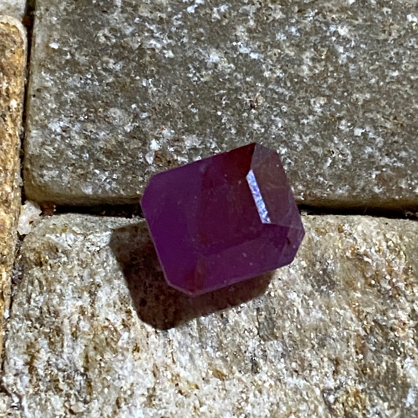 RUBY CORUNDUM NATURAL GEMSTONE - LUC YEN, VIETNAM 2.00Ct MFG5474