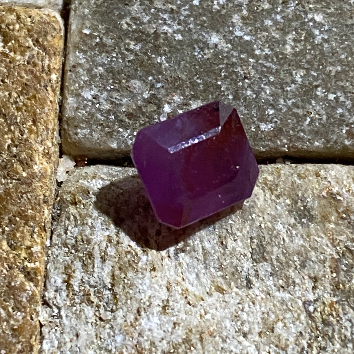 RUBY CORUNDUM NATURAL GEMSTONE - LUC YEN, VIETNAM 2.00Ct MFG5474