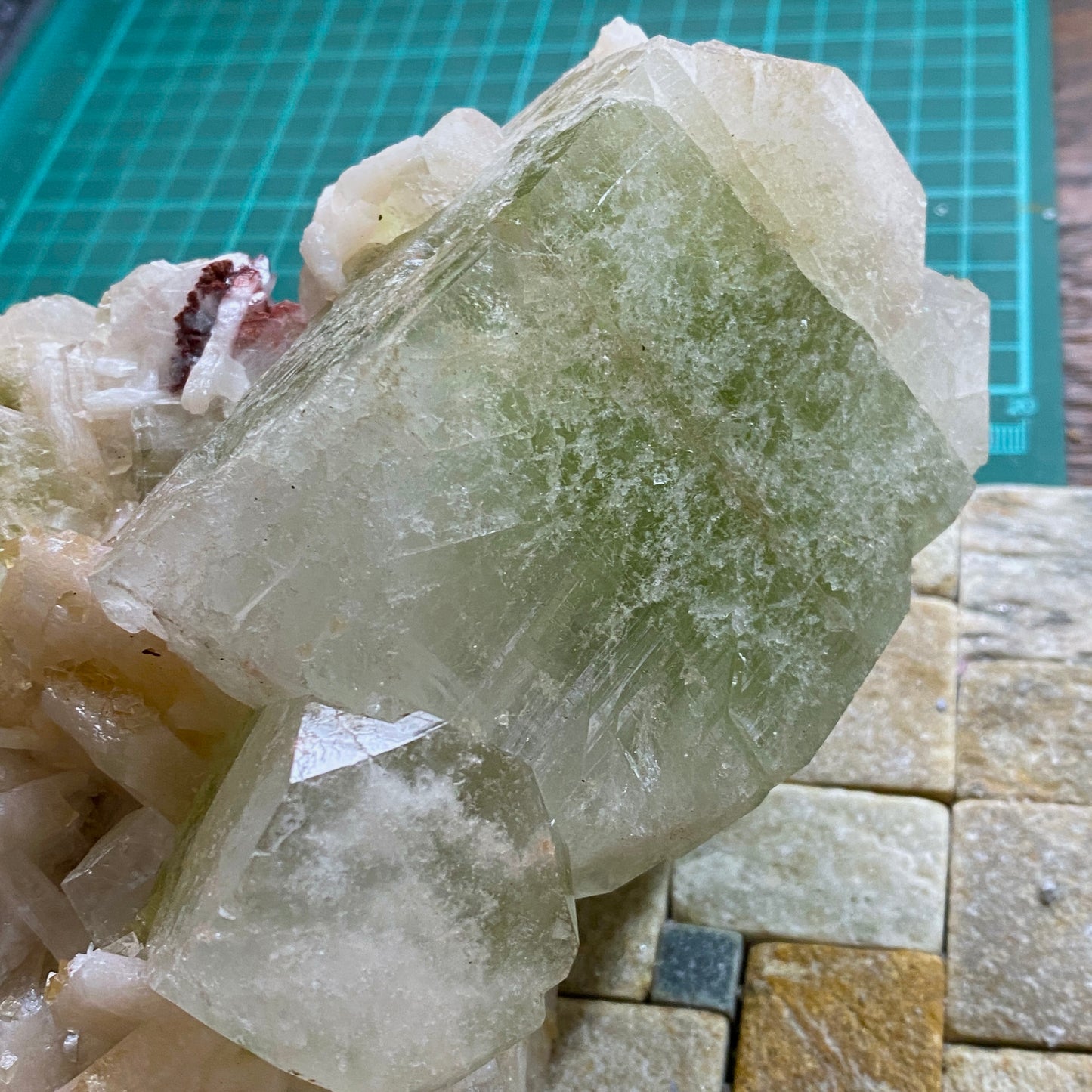 APOPHYLLITE BEAUTIFUL SPECIMEN FROM PUNE DISTRICT, MAHARASHTRA, INDIA. LARGE 1403g MF4188