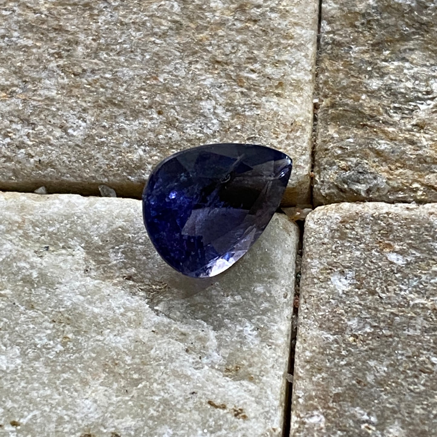 IOLITE NATURAL GEMSTONE - BABATI, MANYARA, TANZANIA 1.98Ct MFG5469