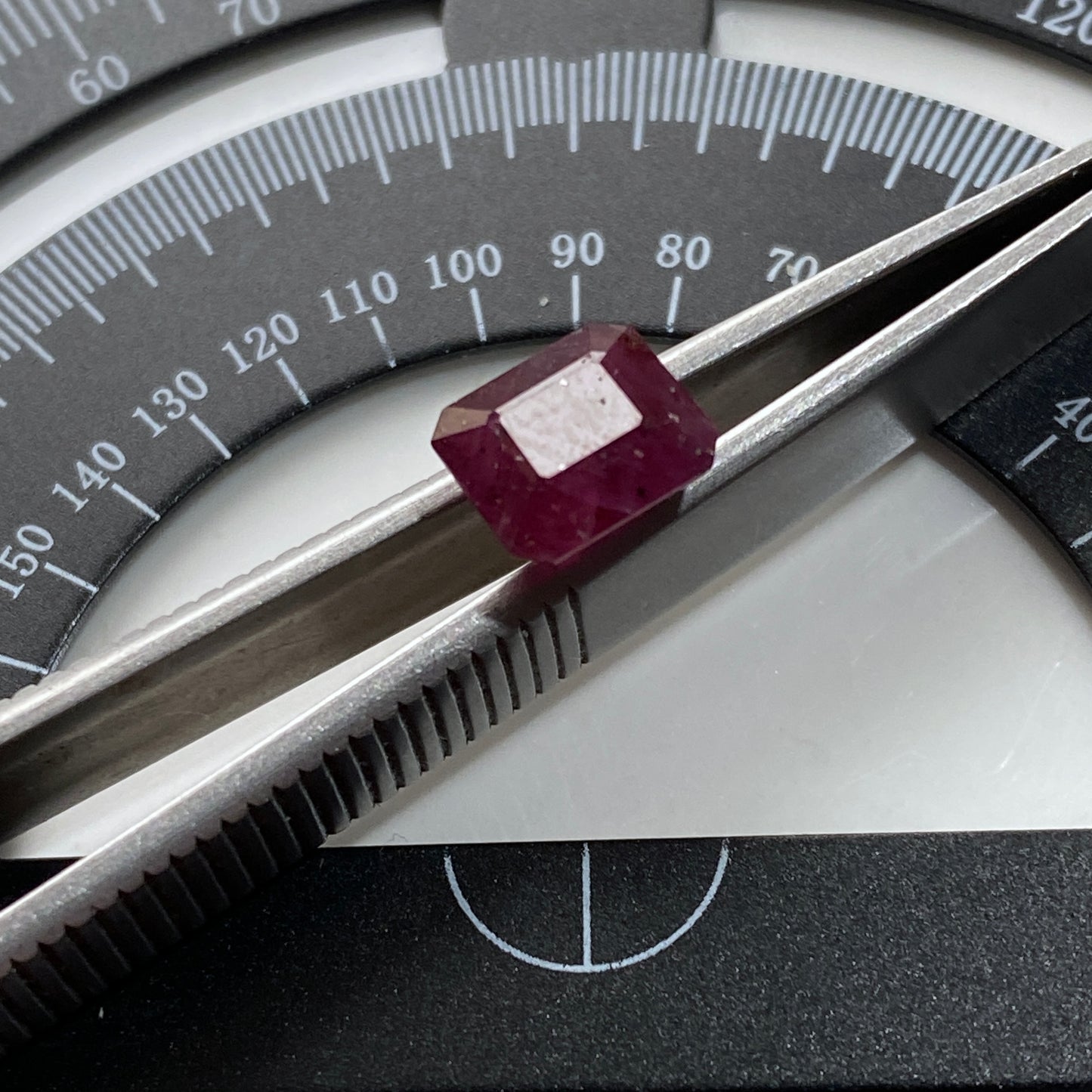 RUBY CORUNDUM NATURAL GEMSTONE : LUC YEN, VIETNAM. 3.30Ct MFG5473