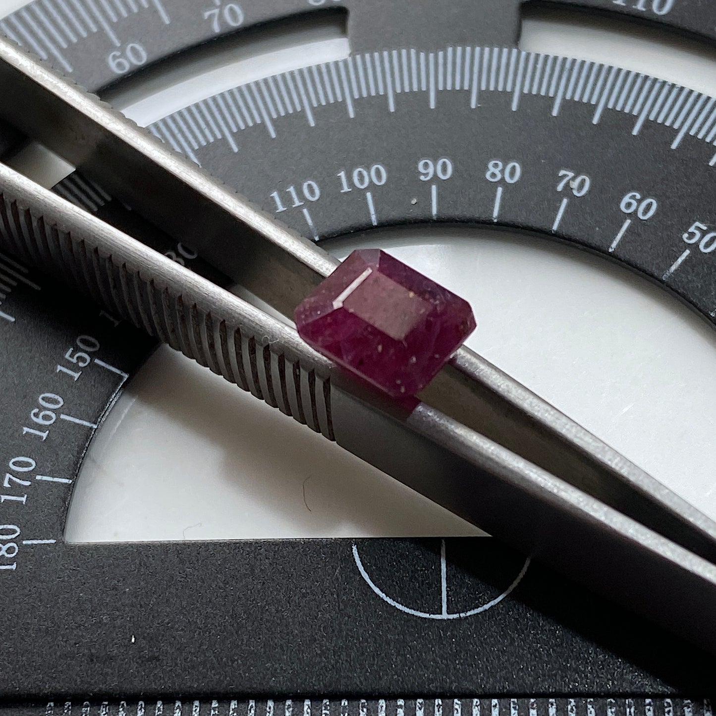 RUBY CORUNDUM NATURAL GEMSTONE : LUC YEN, VIETNAM. 3.30Ct MFG5473